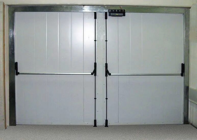 М3d). Промышленные ворота фото. Ворота белый для цеха. Распашные противопожарные ворота дорхан. Металлические ворота промышленные.