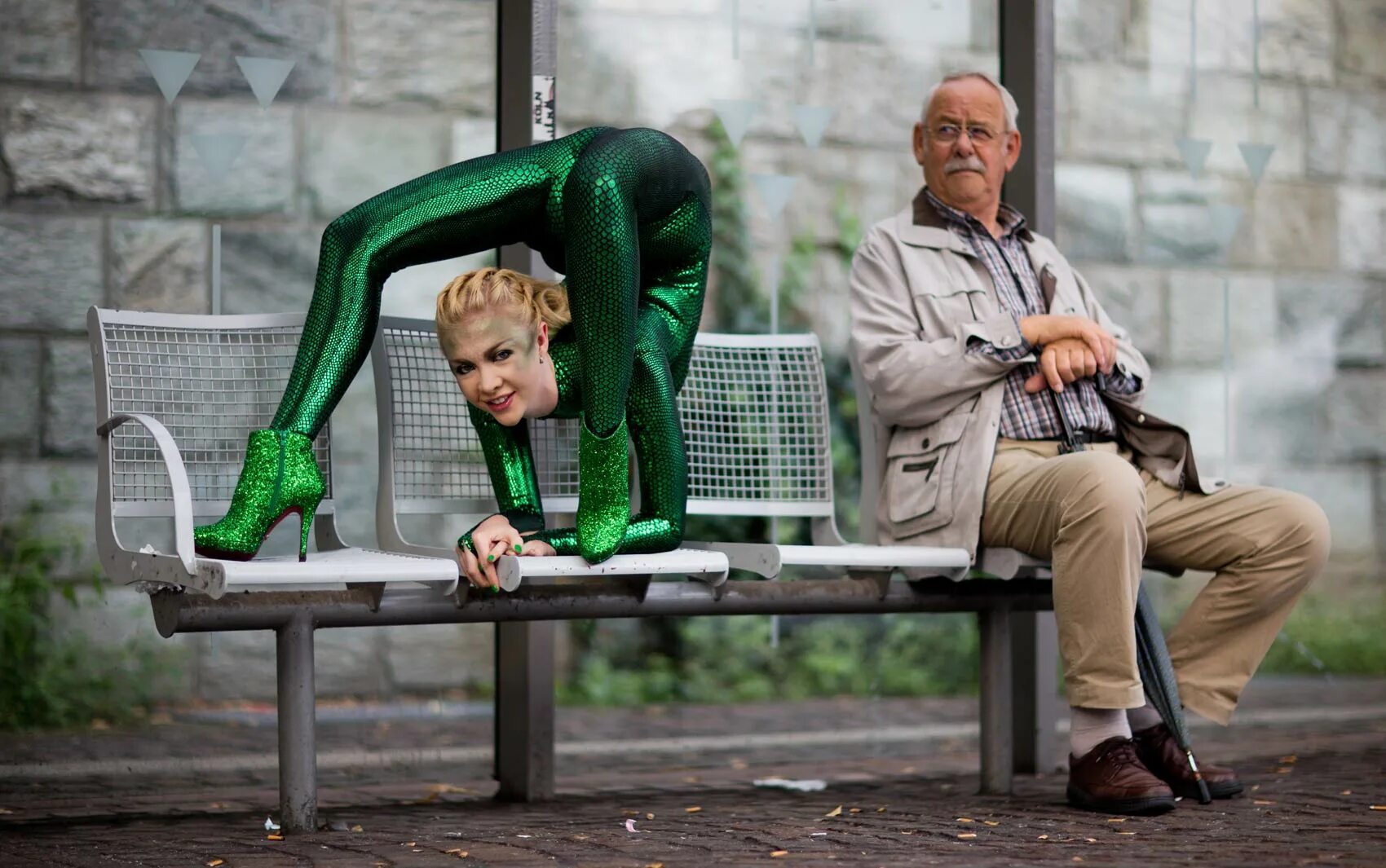 Веселый человек. Удивительные люди. Отношения мужчины и женщины. Успешный человек. Люди на улице.