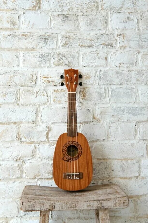 Укулеле красивая. Укулеле pineapple flight. Первая укулеле. Укулеле tutti 11cf. Строй укулеле сопрано.