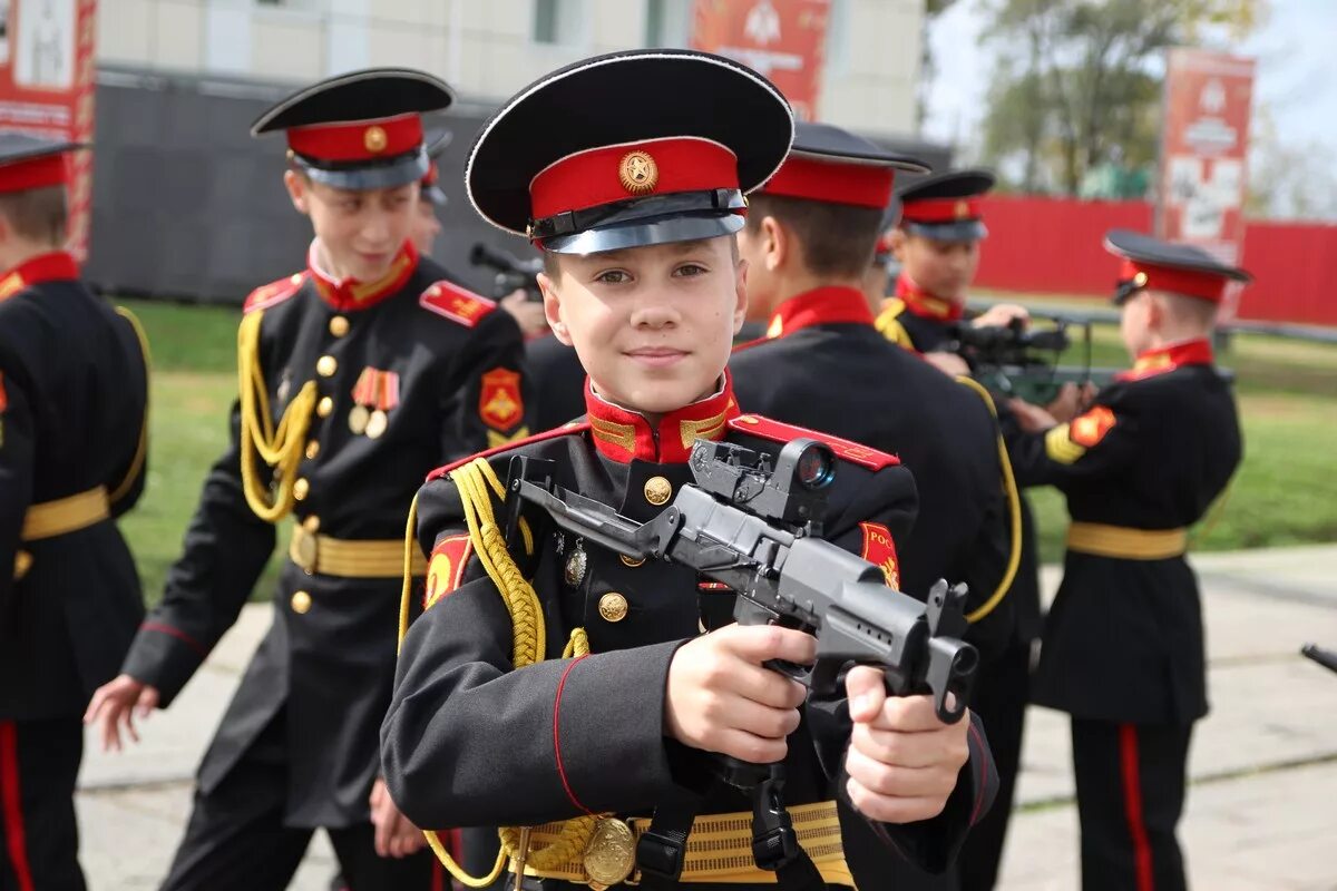 Уссурийское Суворовское военное училище. Кадеты Суворовского училища. Минское военное Суворовское училище офицеры. Суворовское училище Ставрополь. Контракт сву