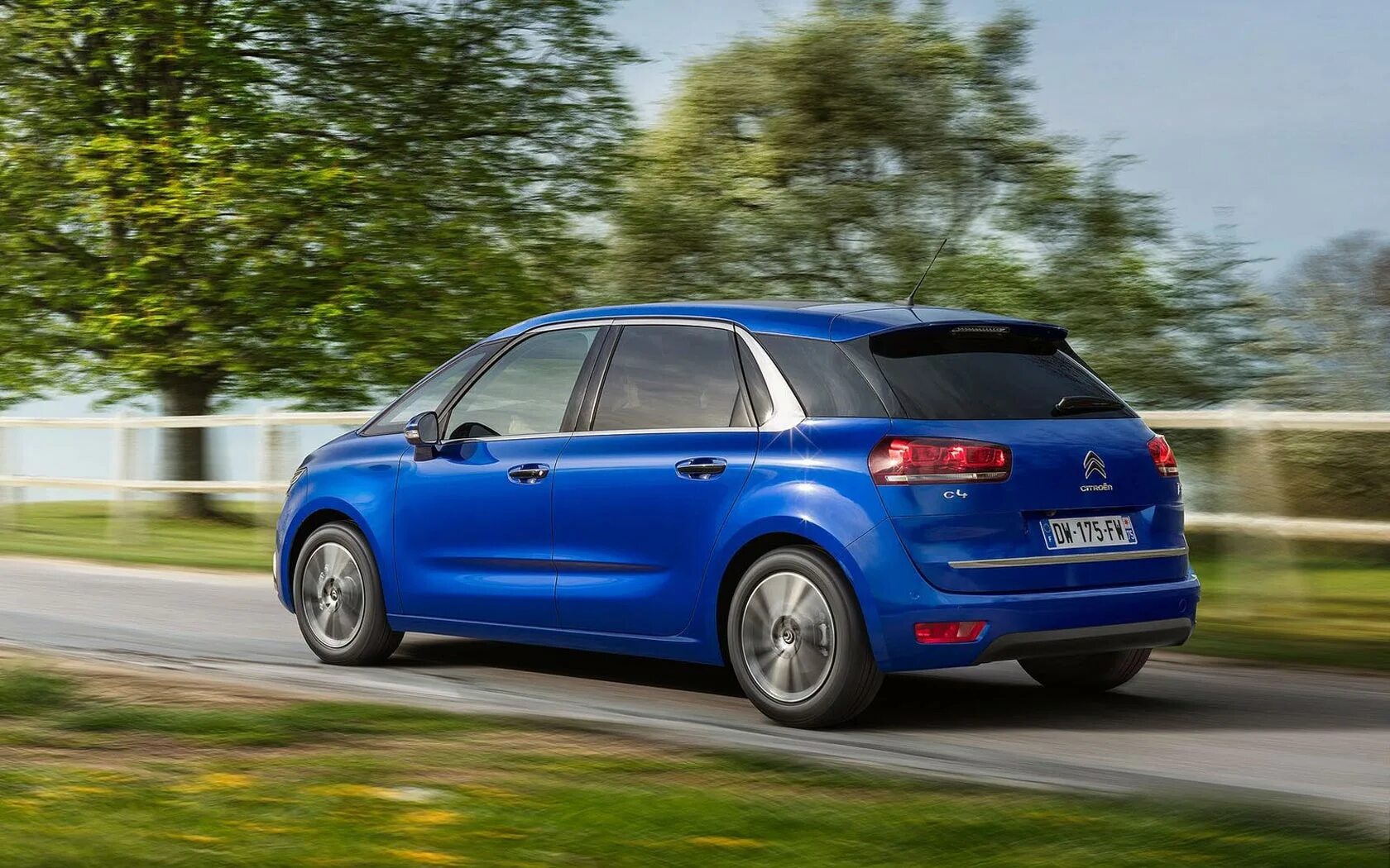 Ситроен 2017. Пежо пикассо. Citroen c3 2017. Ситроен пикассо 2018. Ситроен ds 2017.