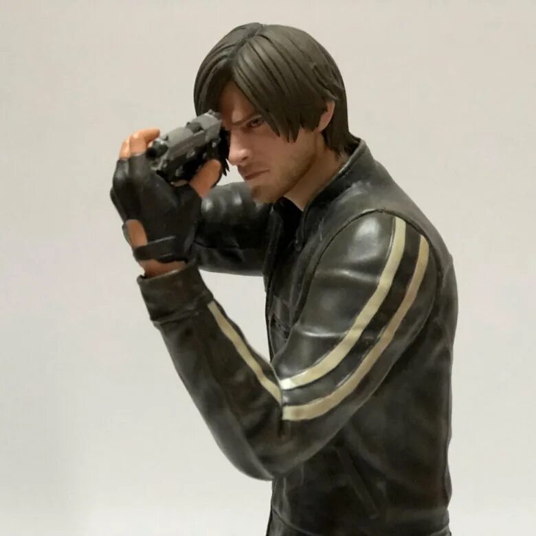 Resident evil 2 leon action figure. Фигурка леона кеннеди. Фигурка леона резидент 2. Leon s kennedy resident evil 4. Фигурка леона кеннеди.