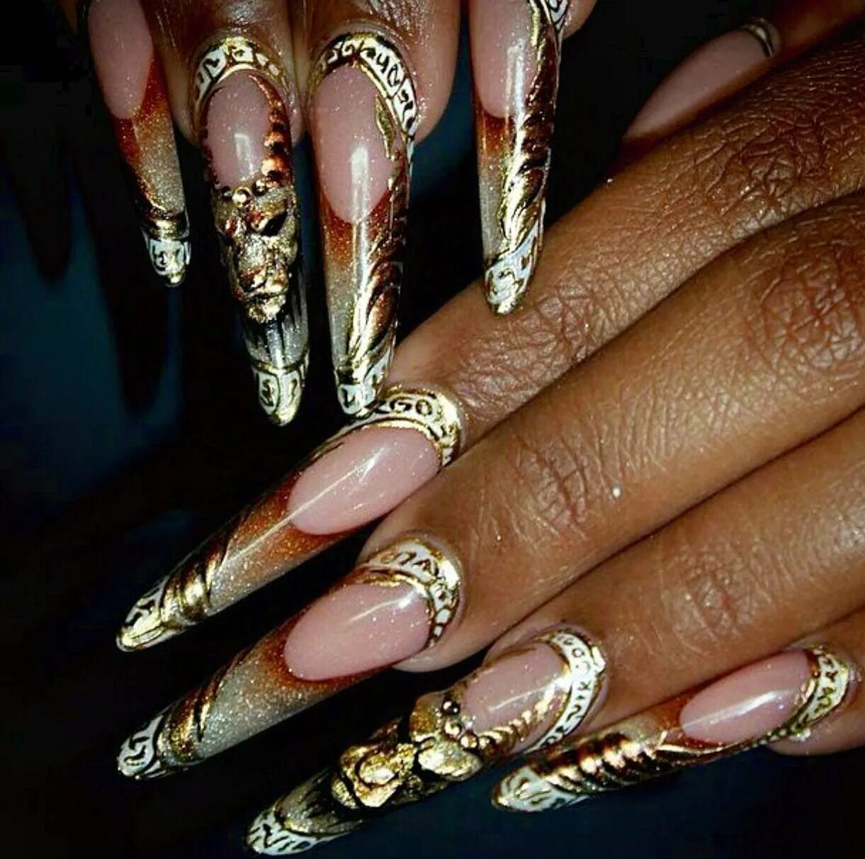 Edge nails. Форма ногтей эйдж. эйдж ногти фото. маникюр edge. эйч форма ногтей.