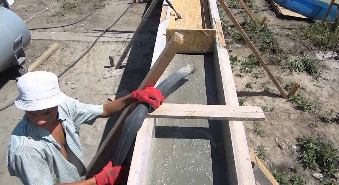 Пенобетон утеплитель кровли. "монолитный пенобетон d250". Заливка пенобетоном. Заливка пенобетоном. Пенобетон для заливки крыши.