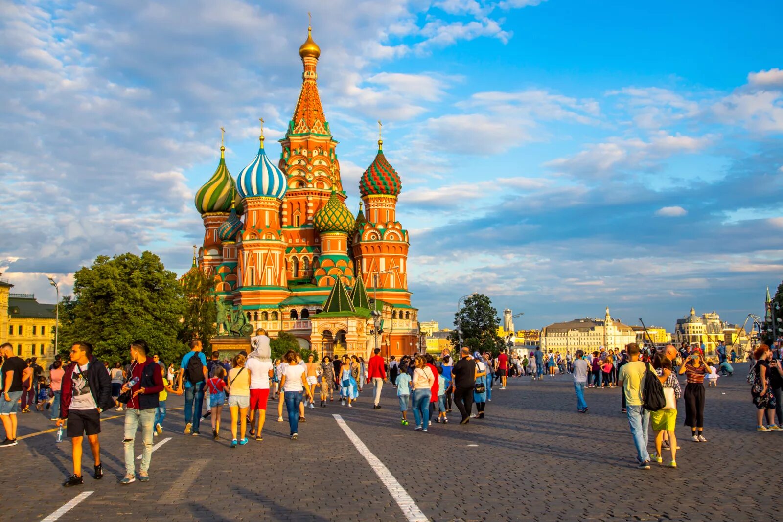 Вопрос ехать в москву. Туристы в Москве. Туризм в России. Туризм в Москве. Въездной туризм.