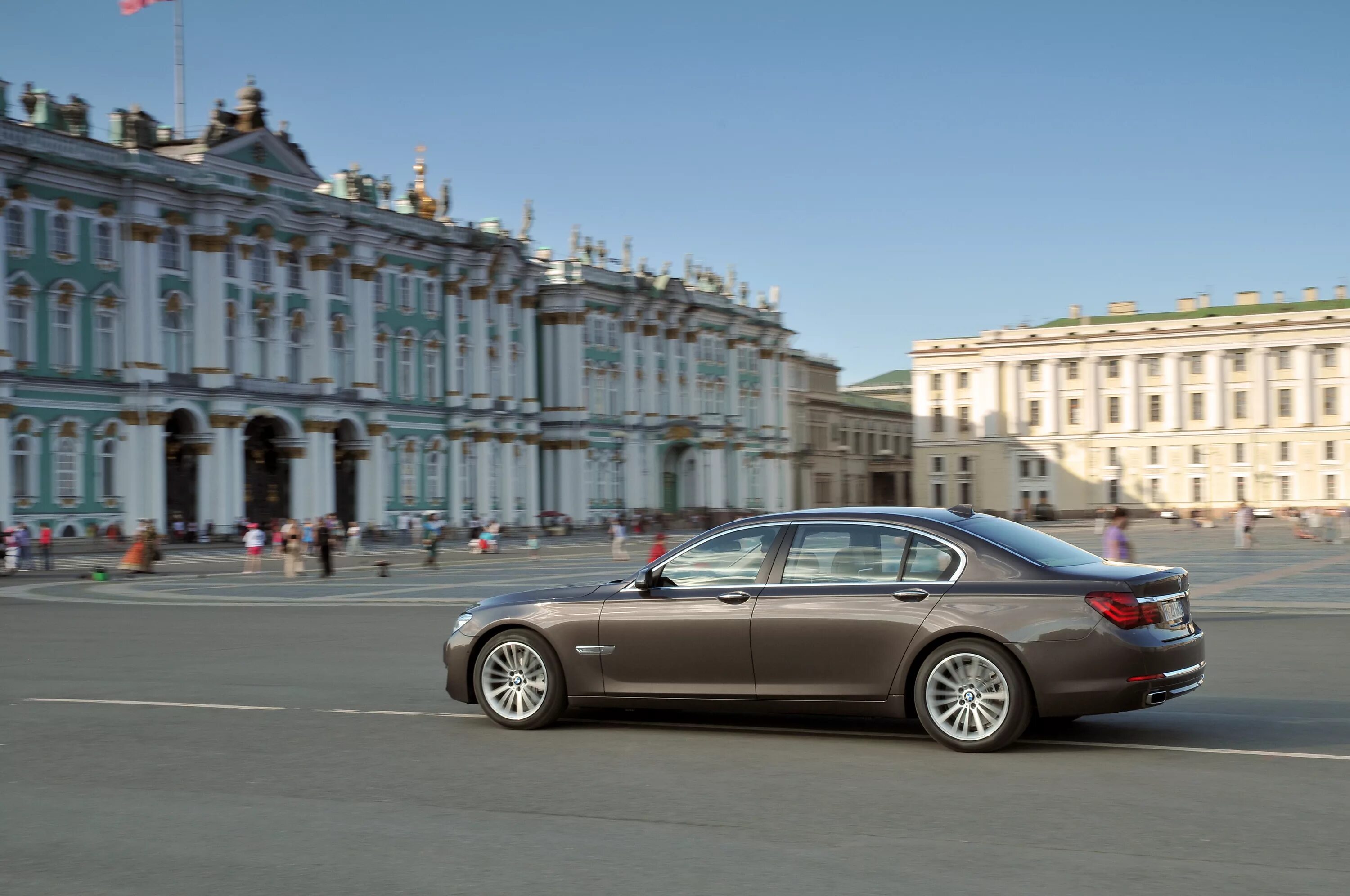 Бмв 750 москва. 750li f02. БМВ f02 740li. BMW 750li. БМВ 750 li long.