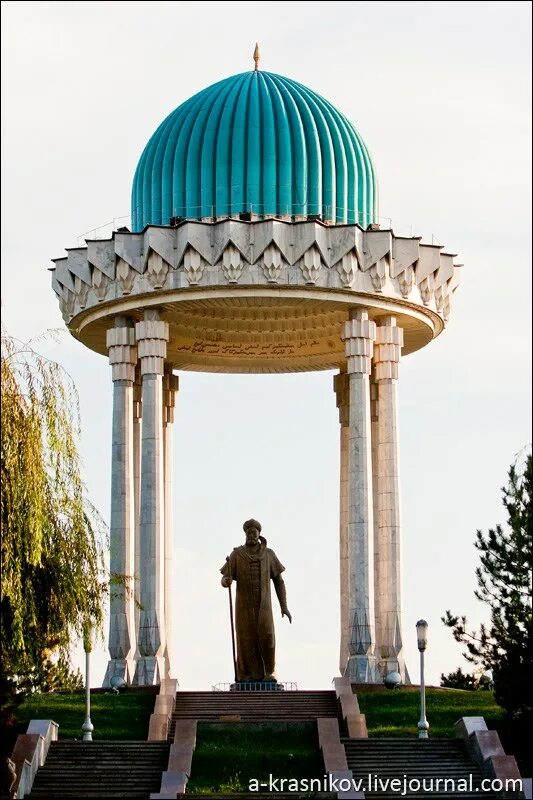 Памятник Алишеру Навои. Статуя Алишера Навои в Ташкенте. Памятник Навои в Узбекистане. Мемориал Алишеру Навои в Ташкенте. Об ҳаво навоий