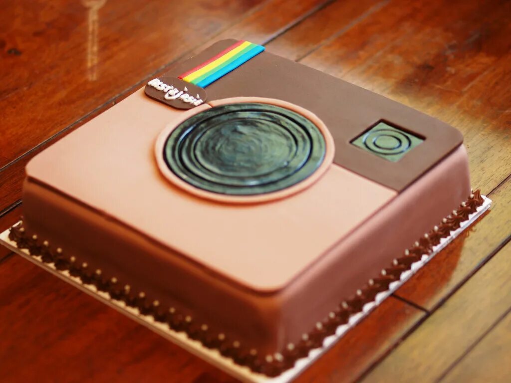 С днем рождения инстаграмм. День рождения Instagram. Фото на день рождения для инстаграма. С днём рождения для инстаграма.