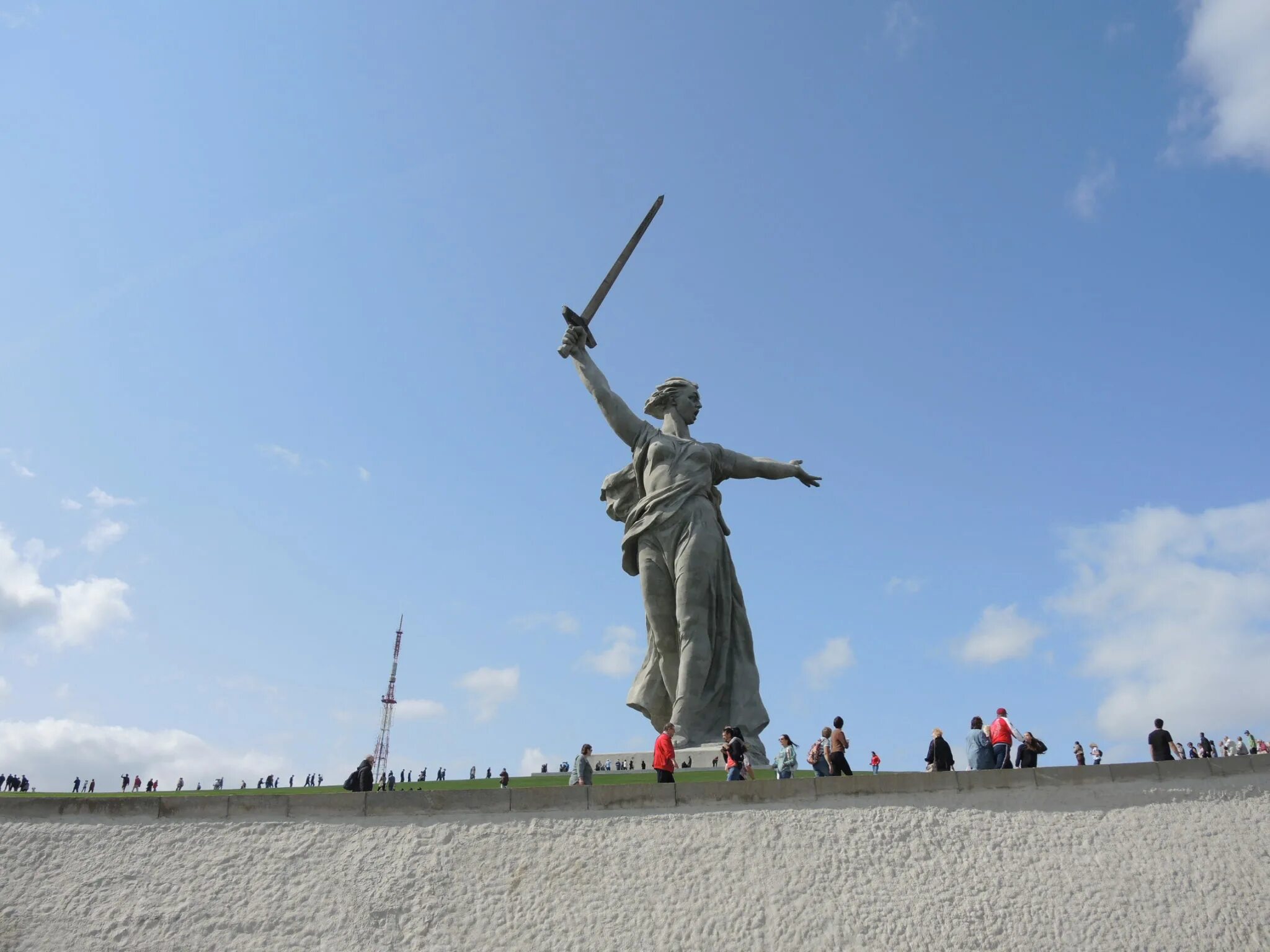 Почему памятник родина мать зовет. Волгоград Родина мать Мамаев Курган. Памятник Родина-мать на Мамаевом Кургане в Волгограде. Скульптура Родина-мать зовет в Волгограде. Памятник Родина мать.