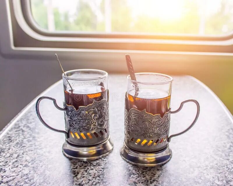 3 2 стакана чая. Стакан РЖД С чаем. Стакан в поезде. Два стакана чая. Чай в купе.