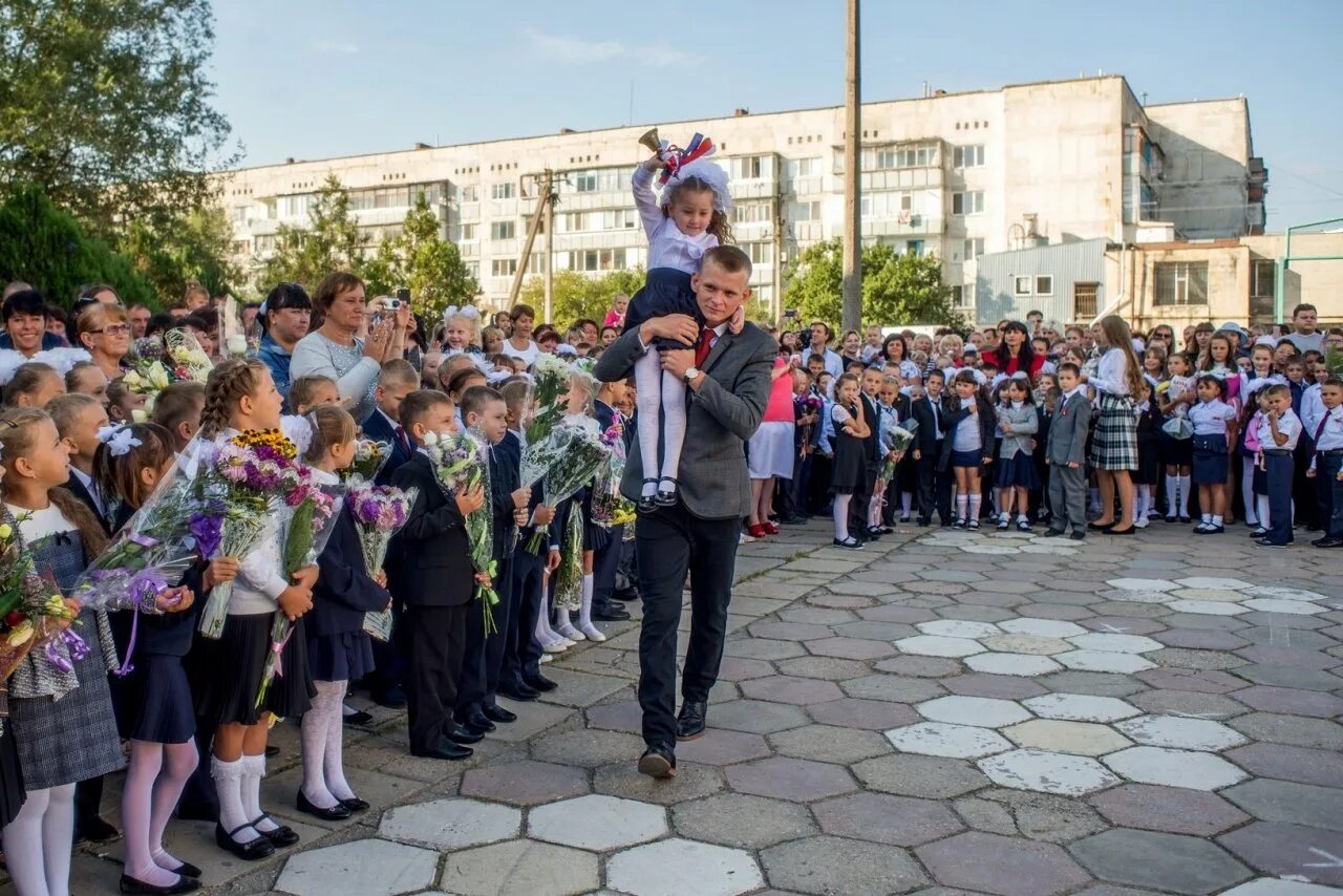 Журнал 12 школа феодосия. 14 Школа Феодосия. Школа 17 Феодосия. Школа 12 Феодосия. Город Феодосия школа номер 17.