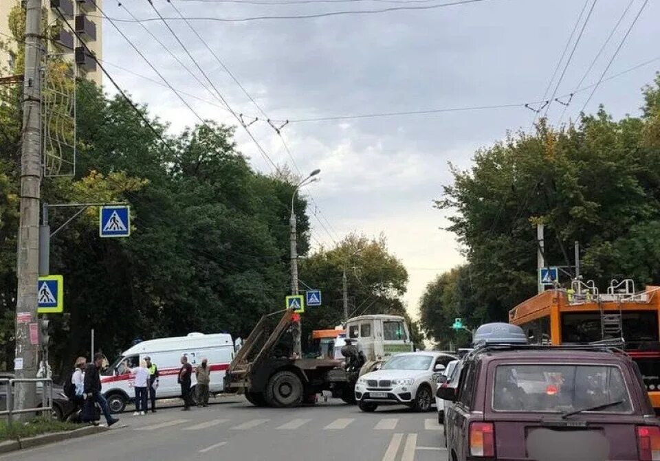 ДТП Самара вчера на проспекте Кирова. Авария в Самаре на Кирова. ДТП В Самаре в сентябре 2022 году напротив Ракитовского рынка. Что творится в самаре