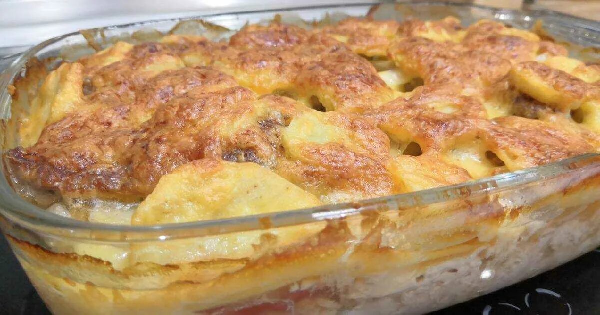 Картошка с фаршем. Картофель с фаршем в духовке. Картошка запеченная с фаршем в духовке. Картофель запеченный в духовке с фар.