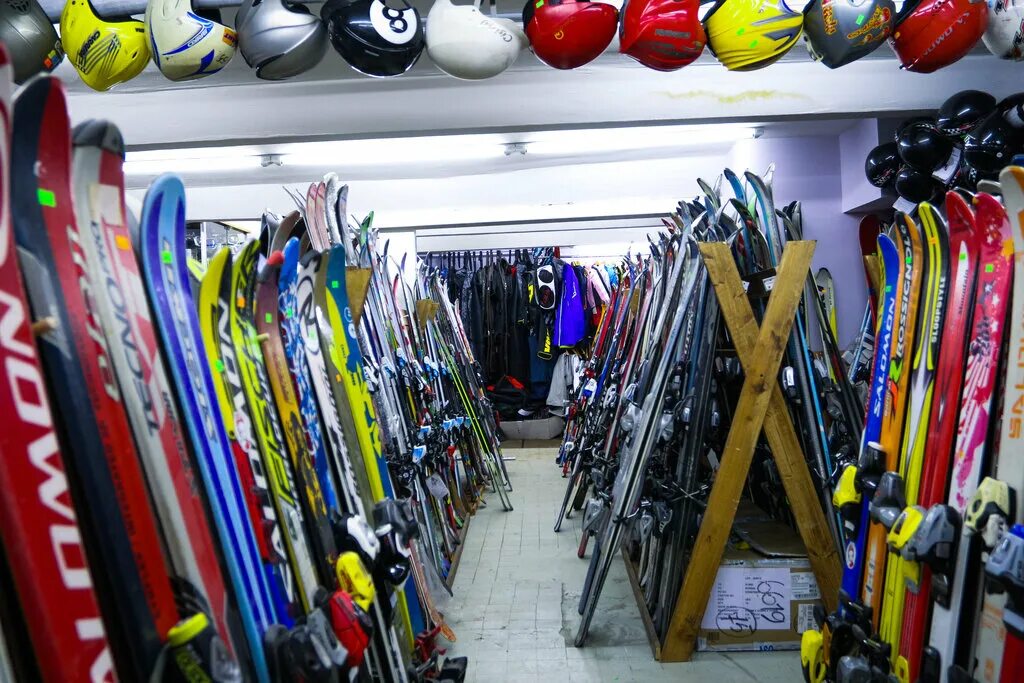 магазин nike в москве кузнецкий мост. Nike на кузнецком мосту. магазин спортивной одежды и инвентаря. спортивный магазин спорт. магазин спортивной одежды.