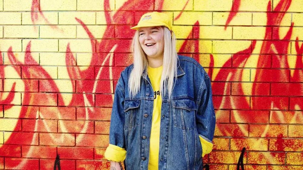 Tones and i певица. Tones and i. тонес анди певица. Tone me. тони уотсон.