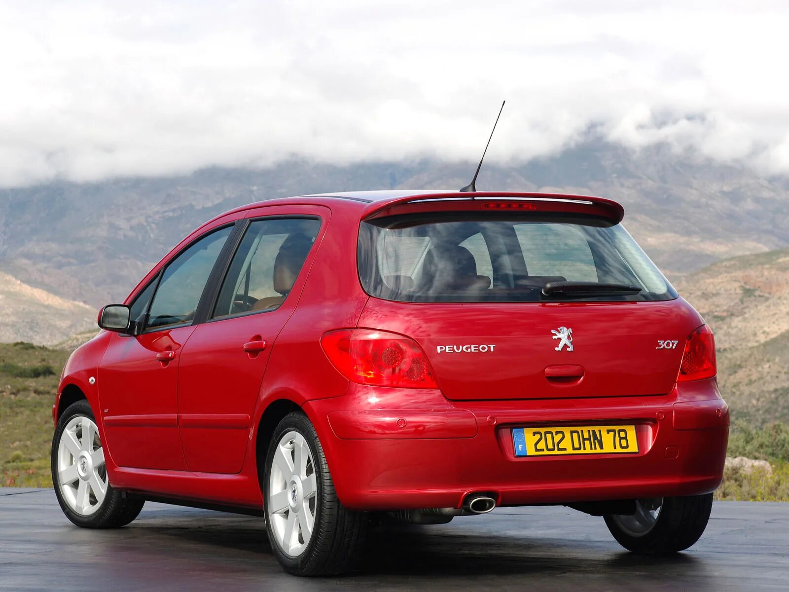 Пежо 307 характеристики. Peugeot 307. Пежо 307 хэтчбек 2005. Пежо 307 характеристики. Peugeot 307sw 2004.