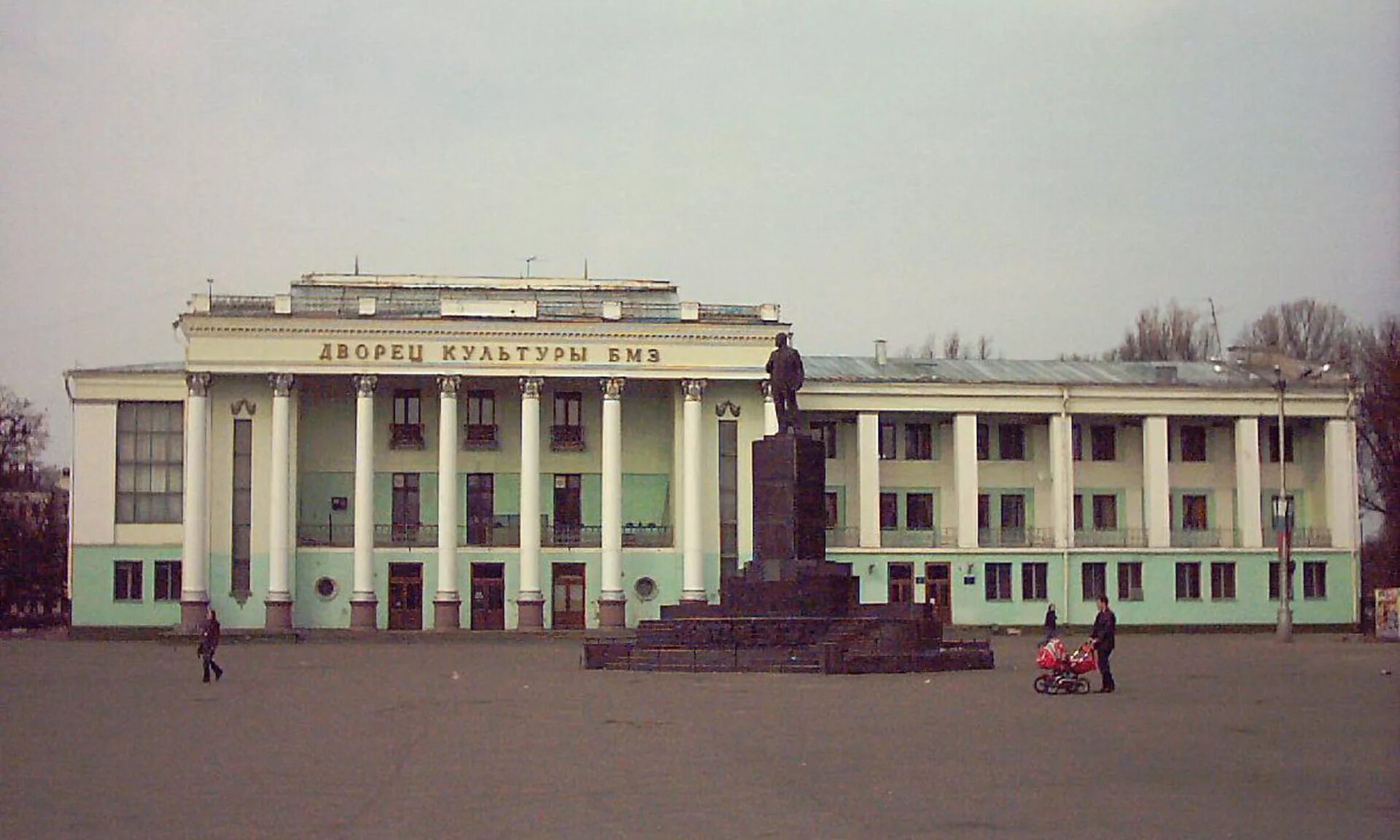 Сайт дк бмз. Дворец БМЗ Брянск. Бежицкий район ДК БМЗ. ДК БМЗ Брянск Бежица. Город Брянск ДК БМЗ.