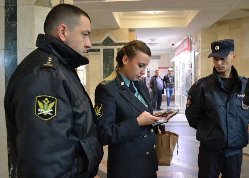 Федеральная служба судебных омск. Акулова пристав Омск. Сотрудник судебных приставов. Приставы Омск. Сотрудник ФССП.