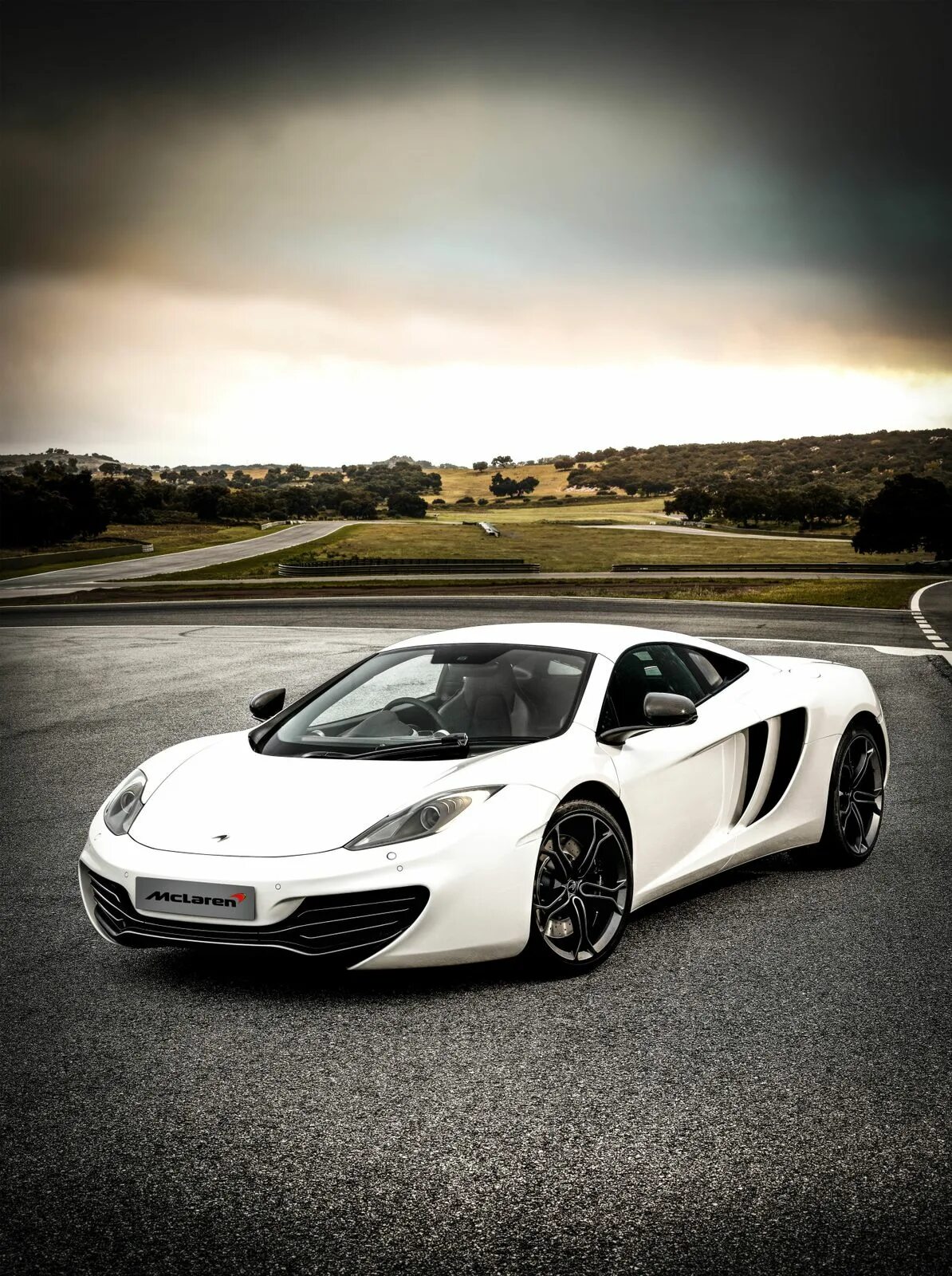 Luxury sports. MCLAREN mp4-12c. MCLAREN 4-12c. MCLAREN 12c. Макларен мп4 12с.