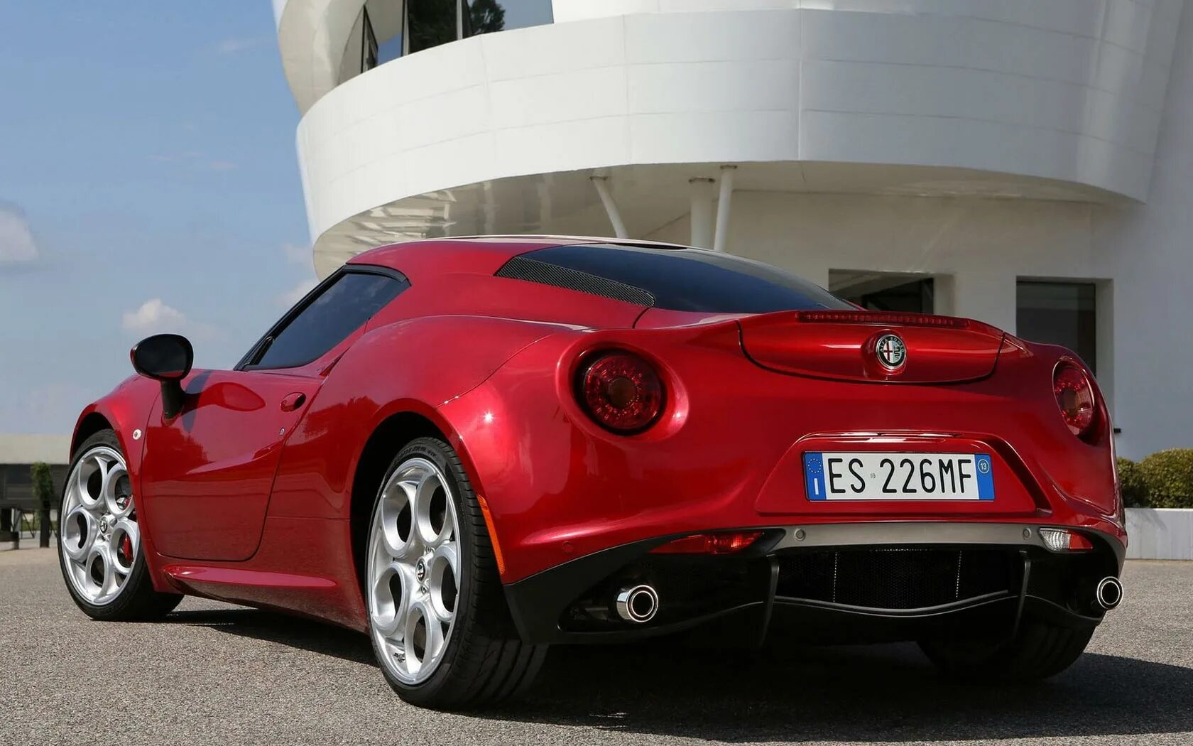 Альфа ромео трейлер. Alfa Romeo 4c 2013. Alfa Romeo 4c (960) 2013. Alfa Romeo 4c Rear. 2014 Alfa Romeo 4c.