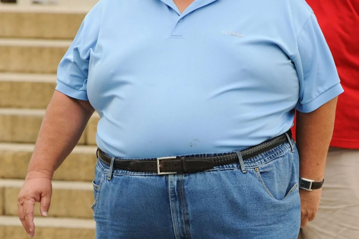 Толстый мужчина. Ожирение.