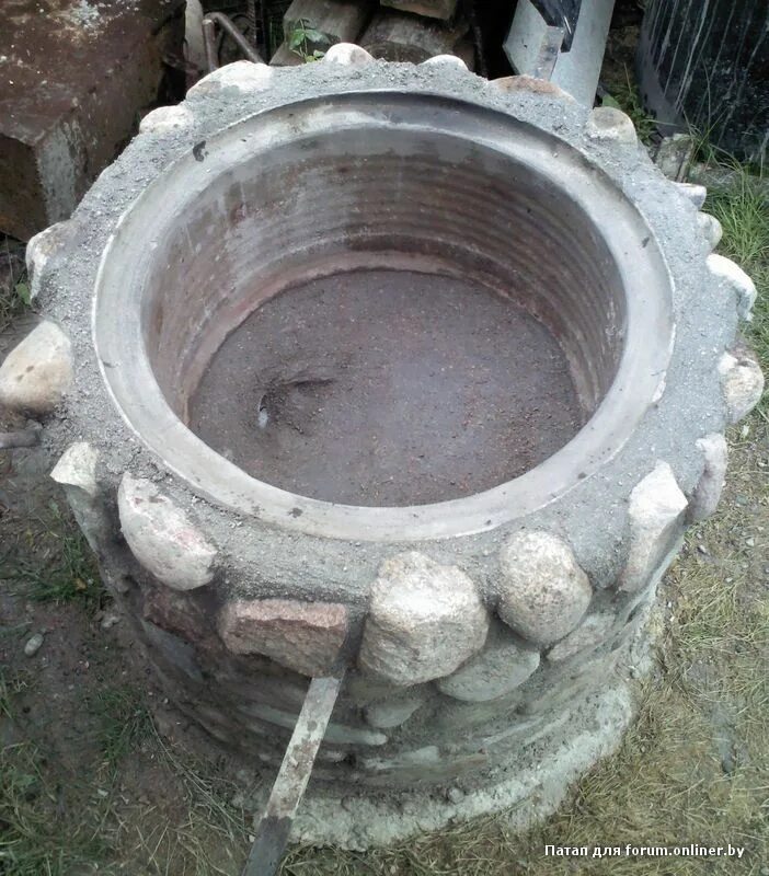 Тандыр из диска. Печь для казана 22л из колесных дисков. Печка из колесных дисков газ 3307 для бани. Теплоизоляция для тандыра из бочки. Кострище из автомобильного диска.