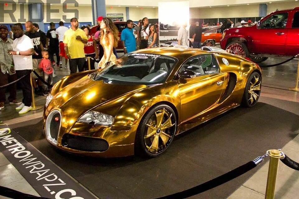 The world's gold. Bugatti Veyron Золотая. Бугатти Вейрон Gold. Машина Бугатти Вейрон Золотая.