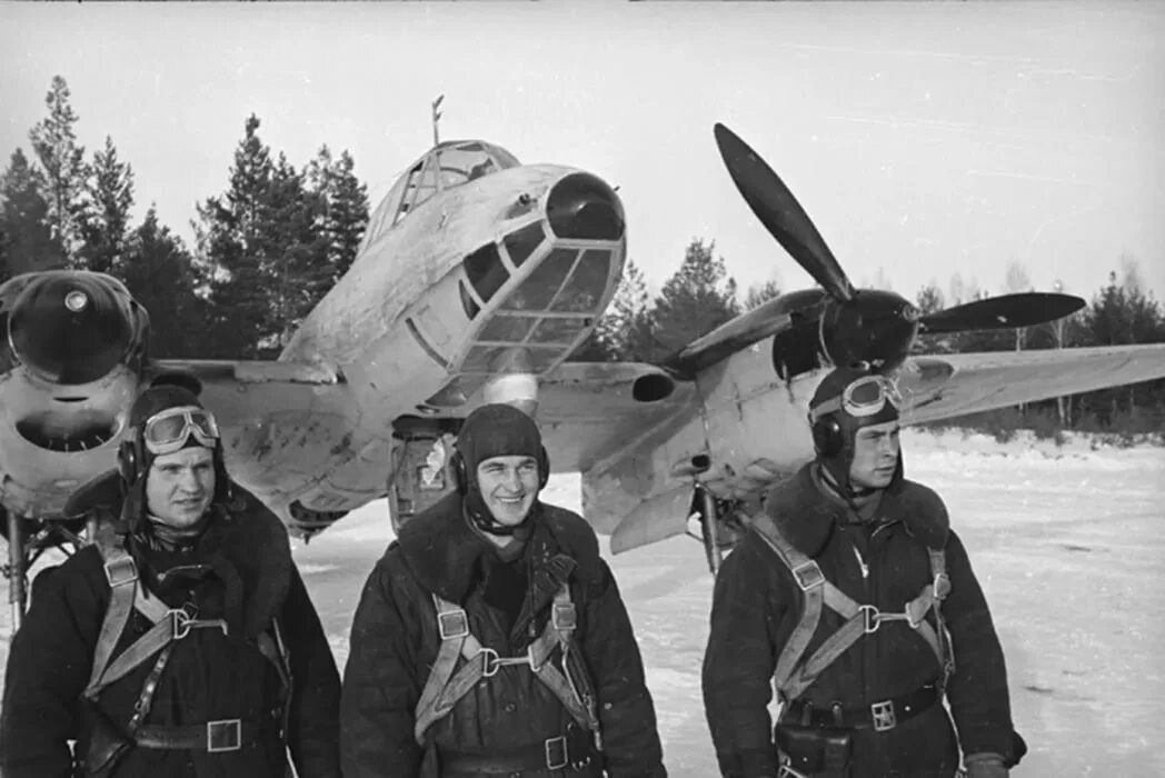 Многим летчикам великой отечественной войны было. Летчики Великой Отечественной войны 1941-1945. Военные летчики в ВОВ 1941-1945. Пилот бомбардировщика пе2. Пе-2 Штурман.
