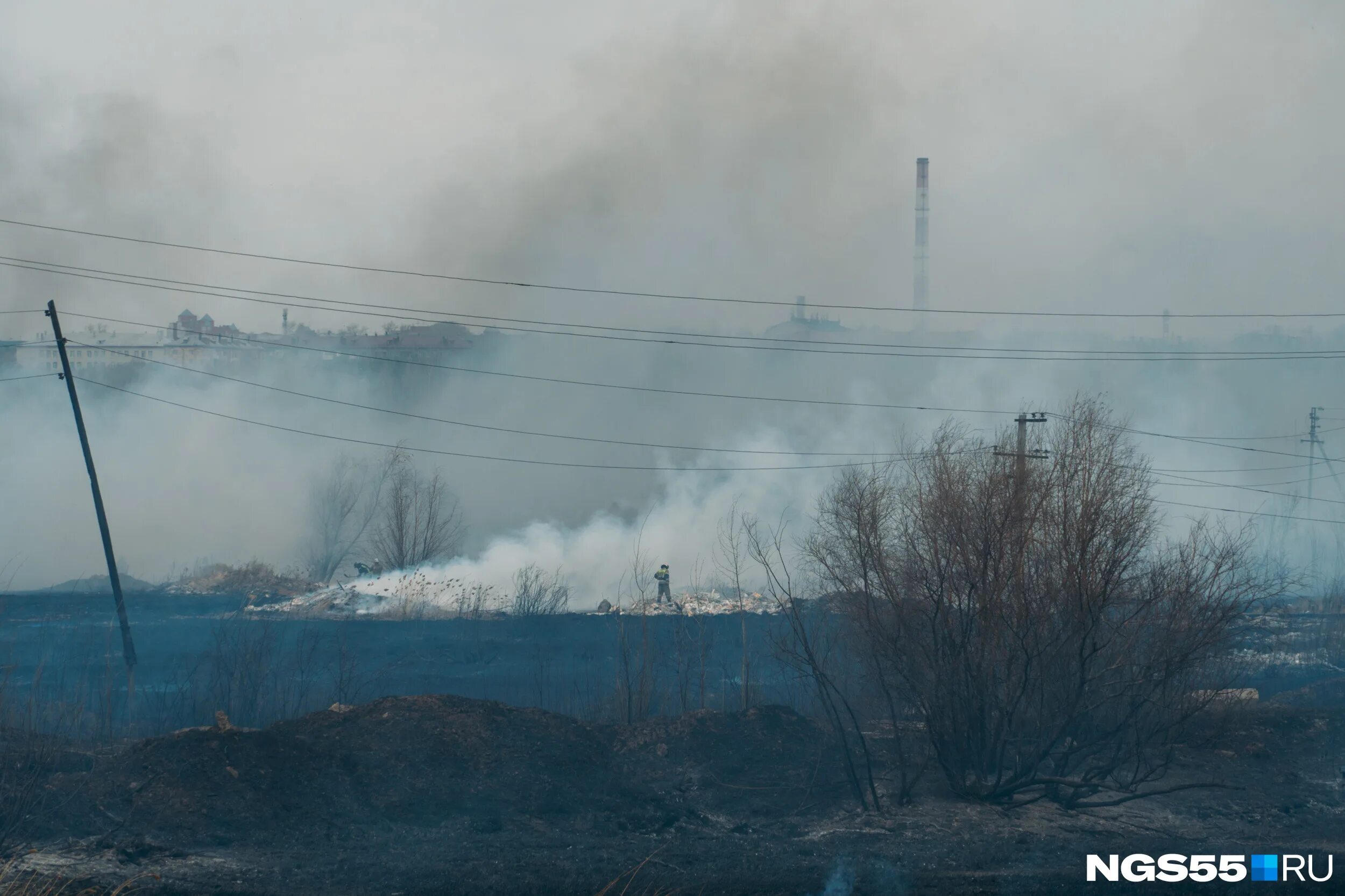 Что горело на левом берегу. Пожар в Омске на левом берегу. Пожар в Омске вчера на левом берегу. Пожар в Омске сегодня на левом берегу. Пожар в поле.