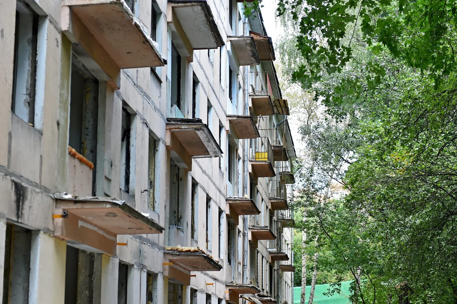 Москва расселение квартир. Котловка реновация. Пятиэтажка. Старая пятиэтажка. Пятиэтажки в Москве.