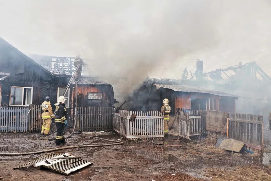 Пожар в Кургане Затобольного. Взрыв газового баллона. Затобольный поселок Курган.