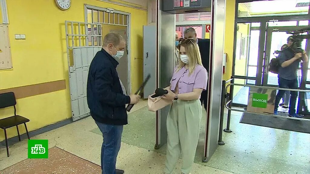 Трагедия в казани в школе видео. Эвакуация в школе. Угрозы в школе новости. Угрозы в школе новости. Эвакуация школьников из здания школы.