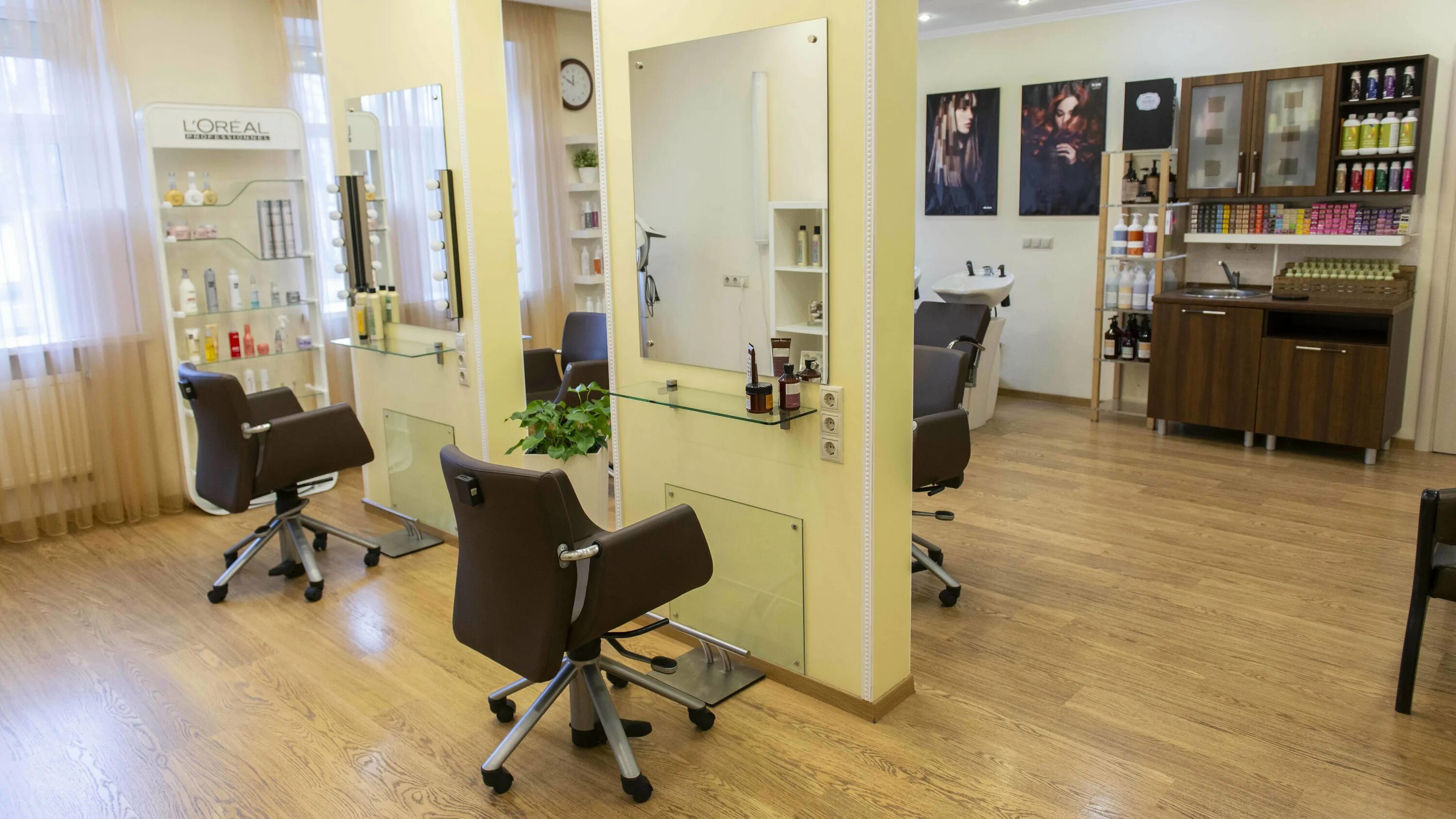 луга кирова 28. парикмахерская луга урицкого 76. салон молли александры монаховой. луга салон красоты. георгиевск парикмахерская березка.