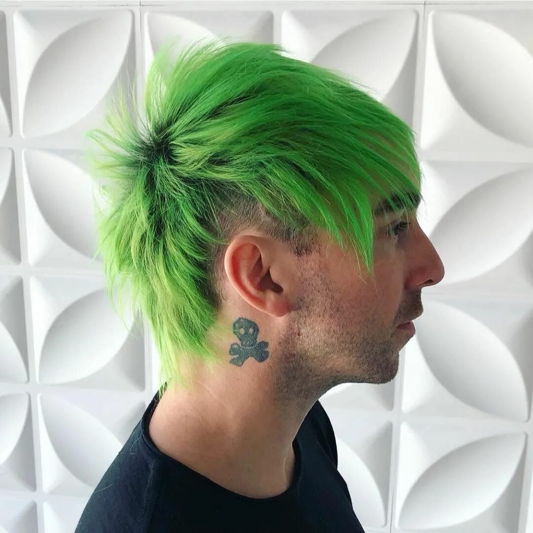 Hairstyles on Instagram: "Double tap if you like green hair @stephygnarstagram #