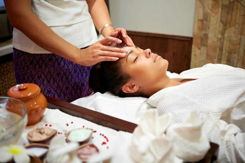 испанский хиромассаж лица. гигиенический массаж лица. спа имбирный. массаж лица. массаж лица и зоны декольте.