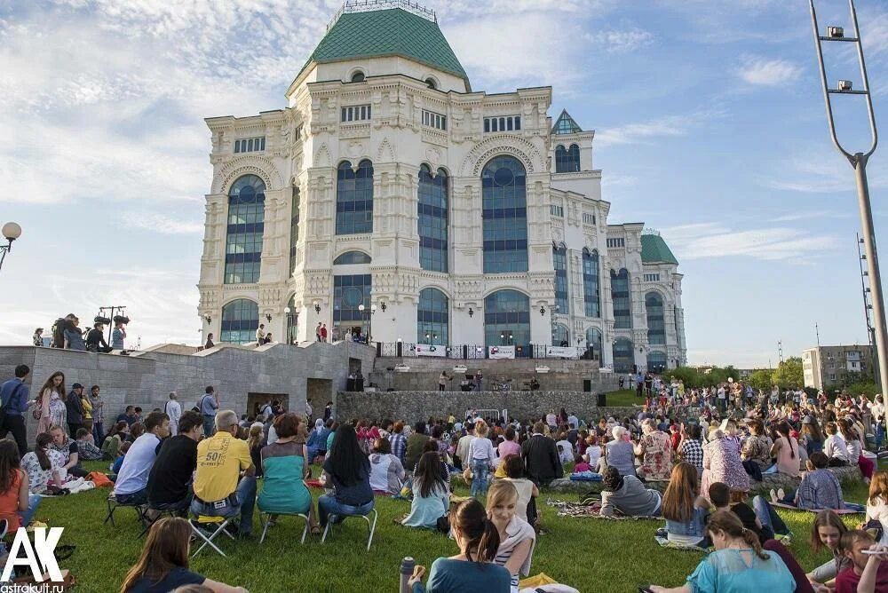 астраханский кремль цейхгауз. дворец астраханская. куда сходить в астрахани сегодня. здания астрахани. куда сходить в астрахани сегодня.