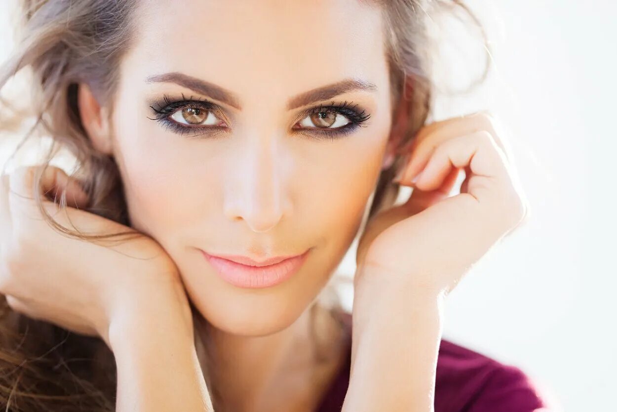 Девушка с красивыми ресницами. Выразительность взгляда. Выразительность взгляда. Выразительность взгляда. Красивый выразительный макияж глаз.