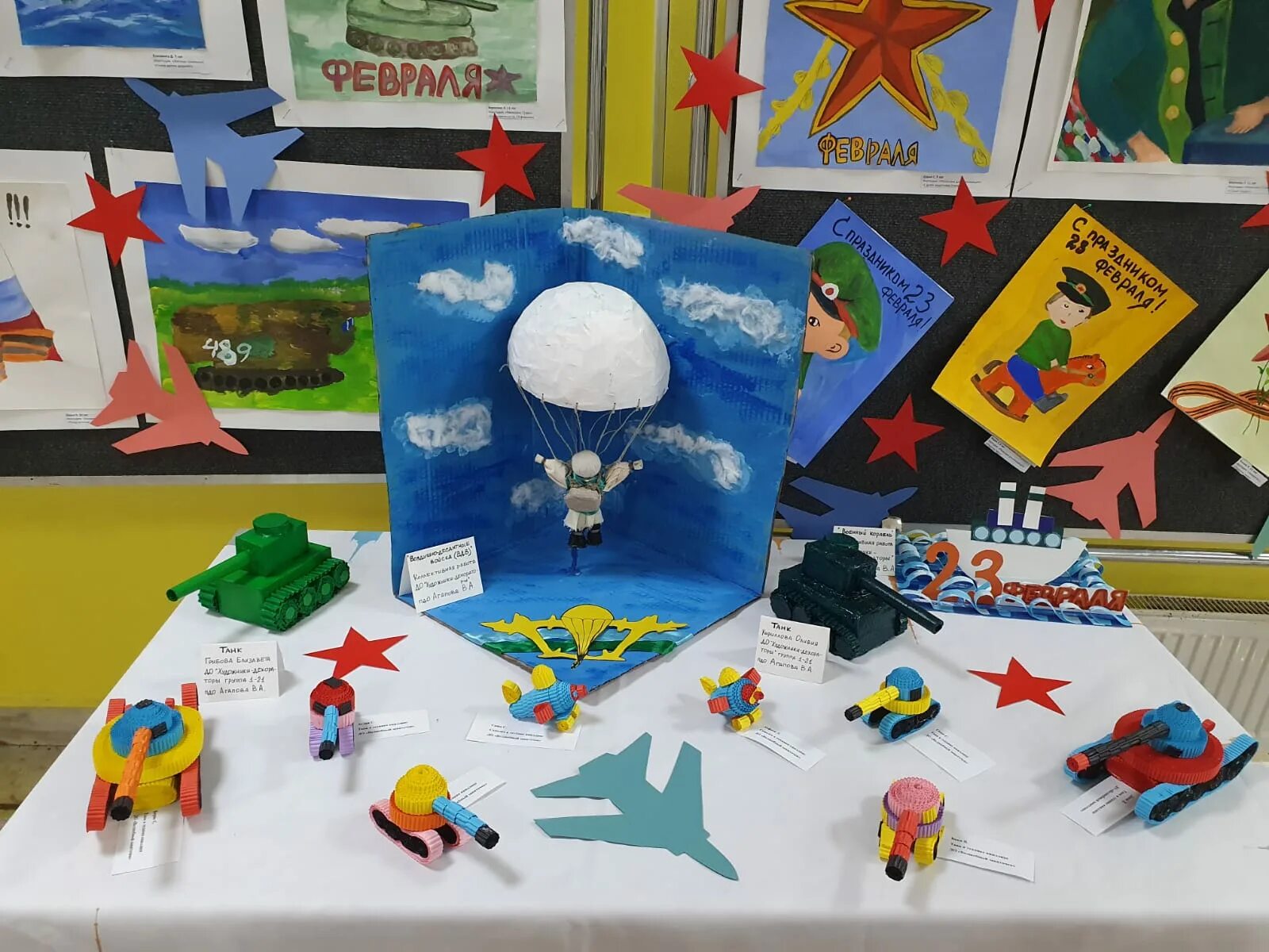 Поделка ко дню защитника отечества. Поделки на день защитника отечества для конкурса. Поделки день защитника отеч. Поделка самолет. Аппликация к 23 февраля.