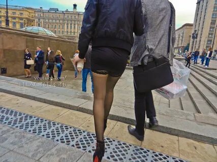 Девушка видны чулки