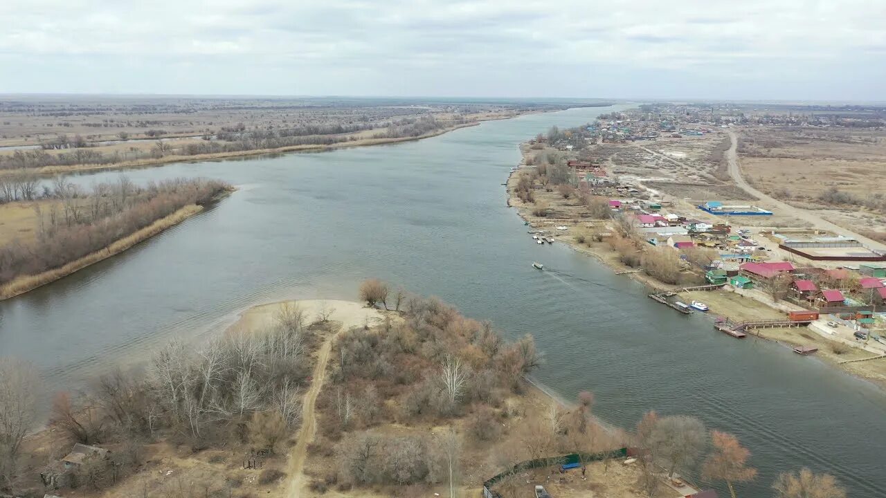 Погода в кировском районе астраханской области. Река Кизань Астраханская область. Камызякский район поселок Кировский. Поселок Камызяк Астраханская область. Поселок Кировский Камызякского района Астраханской области.