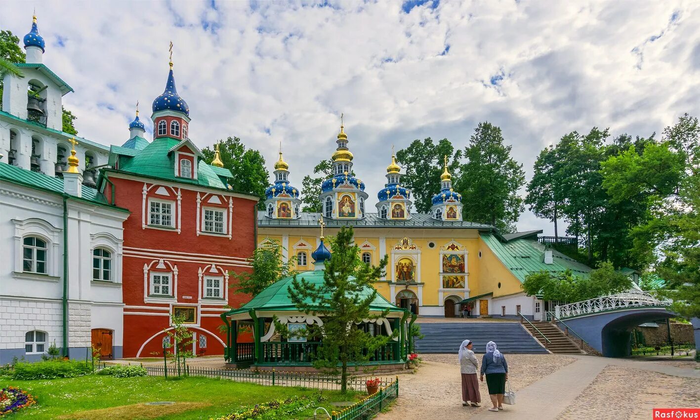 Псково-Печерский монастырь. Успенский Псково-Печерский монастырь. Псково-Печорский Свято-Успенский мужской монастырь. Псково Печерская Лавра.