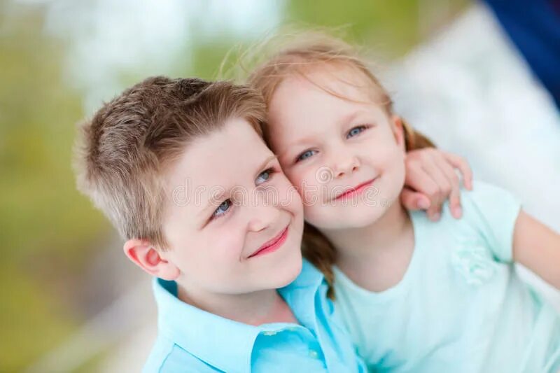 Sister and brother are school. Брат и сестра школьники картинка. Sister and brother are school. Sister and brother are school. Дети картинки клипарт.