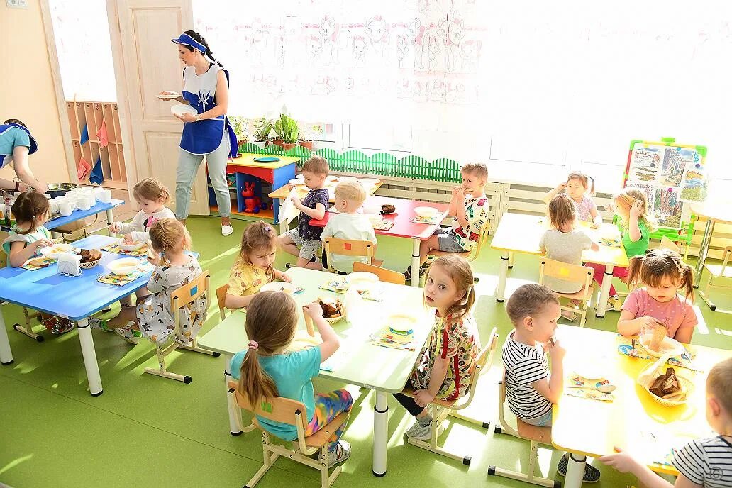 Еда в детском саду. Детский сад Барнаул. Садик Барнаул. Питание в детском саду.