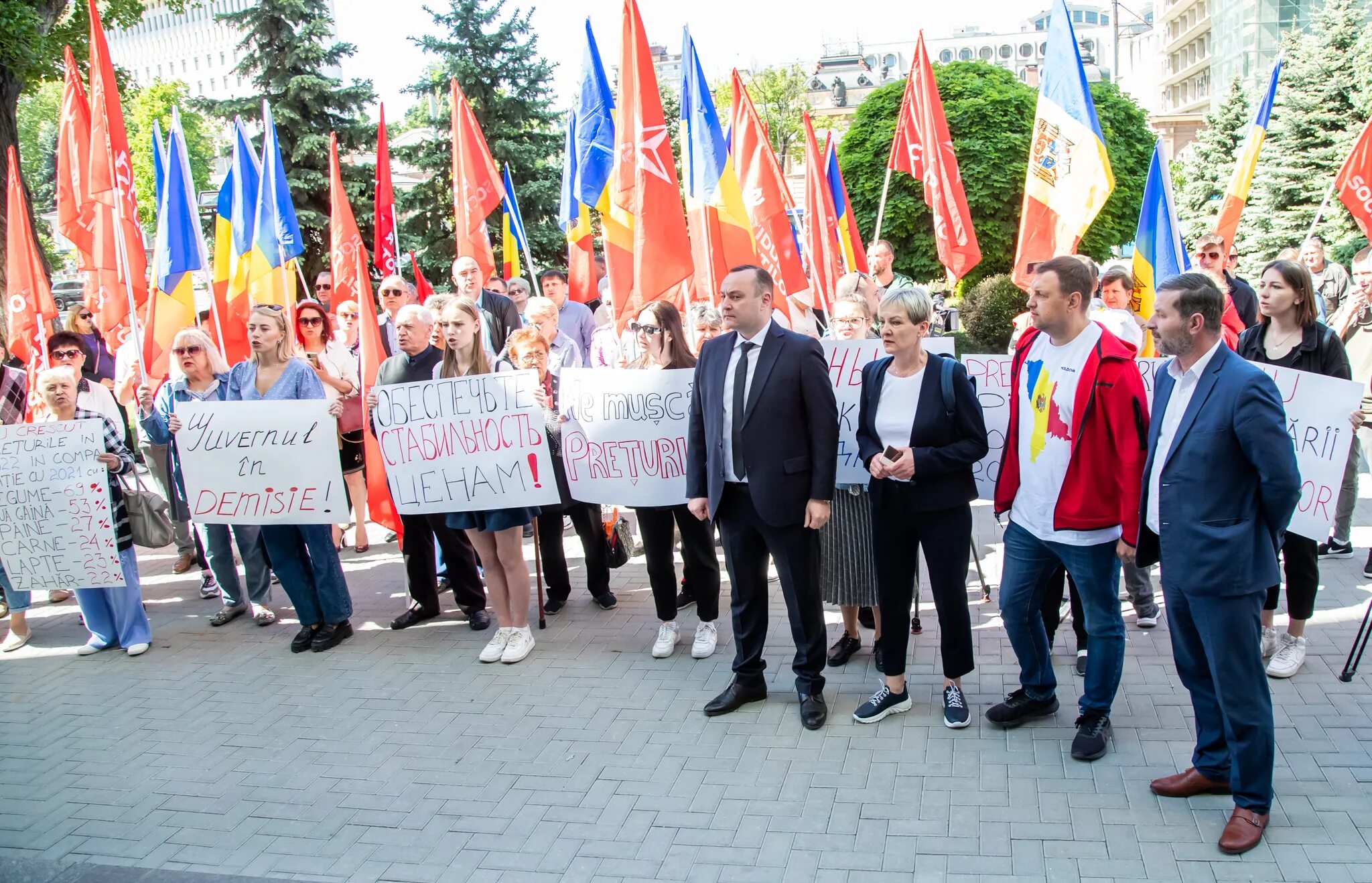 Молдавия присоединится к россии. Митинг. Антироссийские митинги в Украине. Митинги в Молдове. Народный фронт Молдовы митинги.