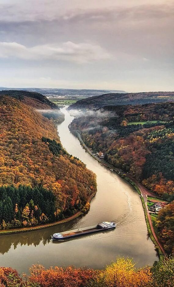 Как называется река германии. Река Саар Германия. Долина реки Рейн Германия. Rhein река в Германии. Гессен река Рейн.