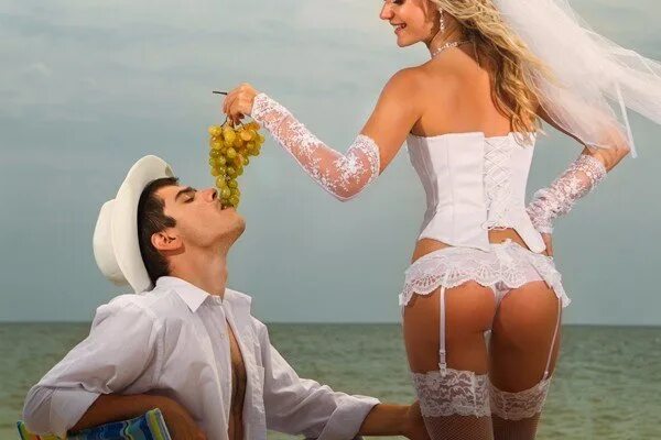 Тройничок взрослого мужчины, бывшей и новой жен в день свадьбы HD