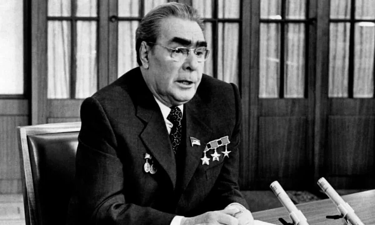 Какой город брежнев. Брежнев 1964. Брежнев 1952. Какой город брежнев. Какой город брежнев.