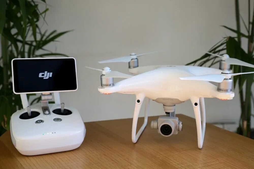 Купить фантом про. DJI Phantom 4 Pro. Квадрокоптер DJI Phantom 4 Pro Plus. Gl300b DJI Phantom 4 c1. Квадрокоптер DJI Phantom 4 Pro+ Plus с монитором.