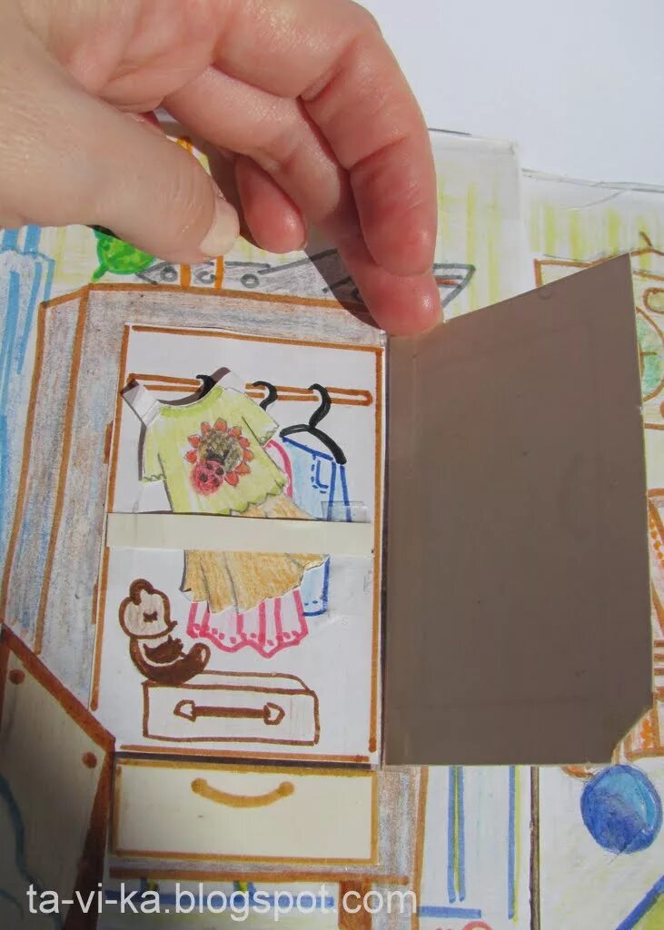 Аппликации на картонный домик. Книжка сделай дом. Мини книжечки для кукол. Бумажный дом для бумажных кукол. Раскладной домик из бумаги.