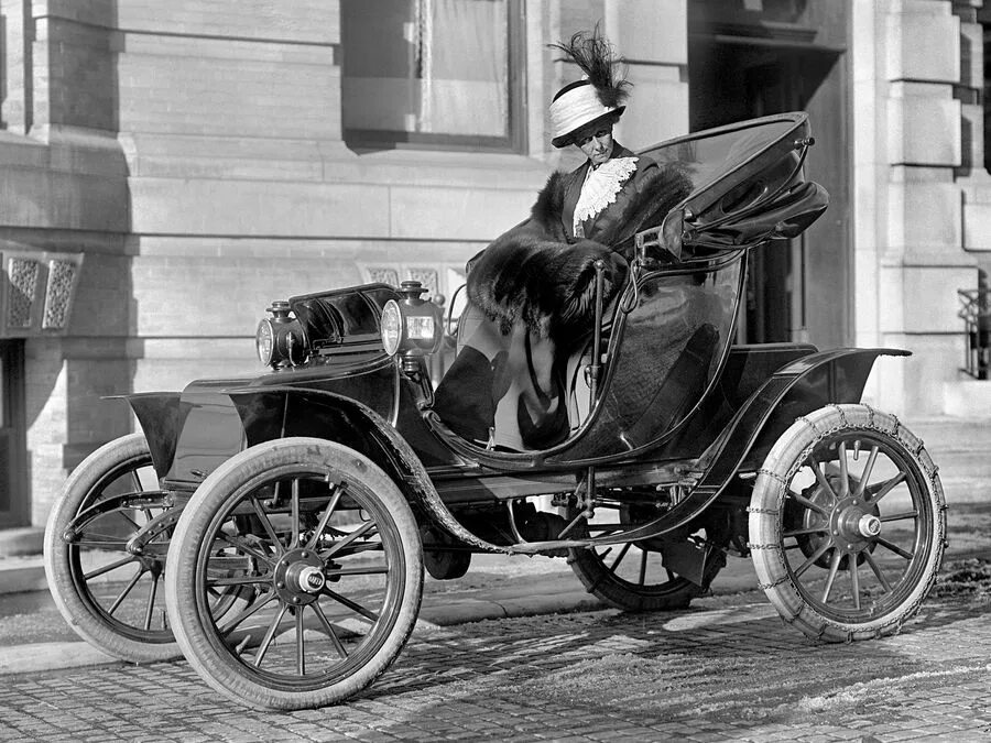 Электромобиль Baker Electric 1908. Бенц Моторваген 1894. Baker Electric 1908 год. “Benz velo” 1894 года с клаксоном. Первые автомобили называли